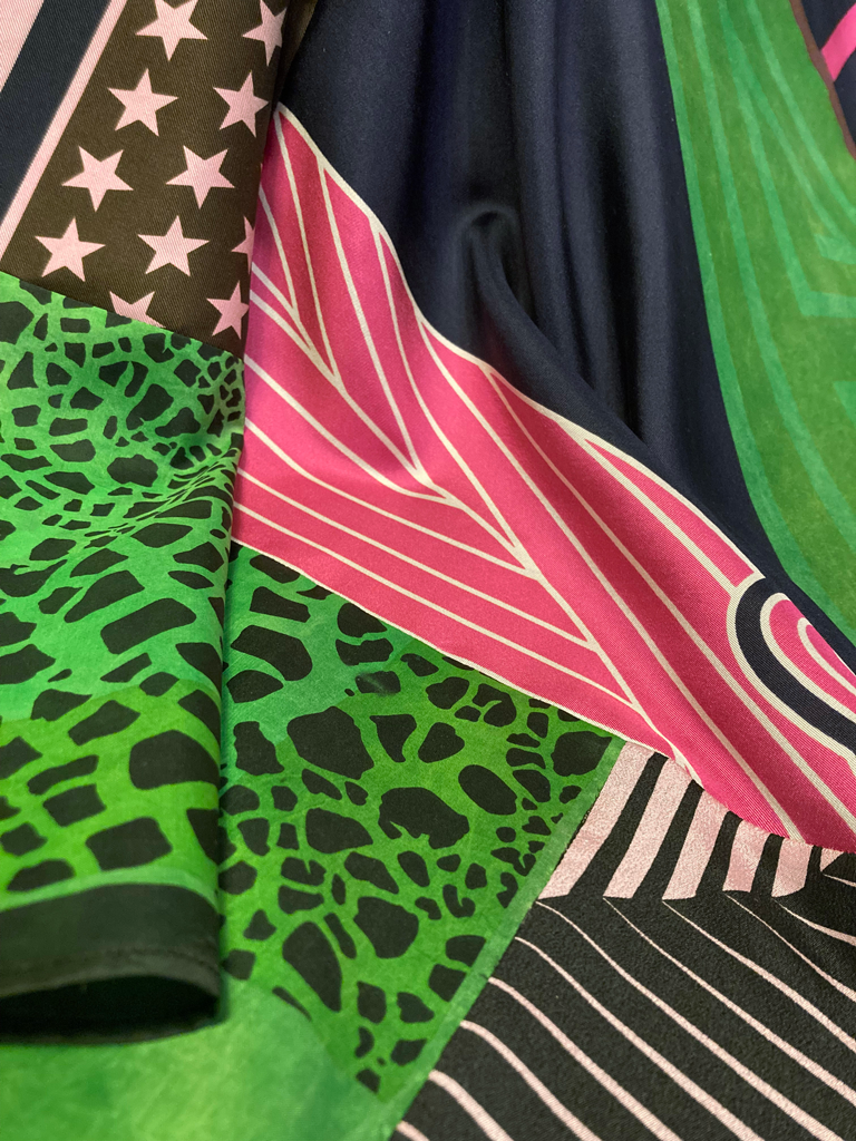 Le foulard Abakore - Girafe rose